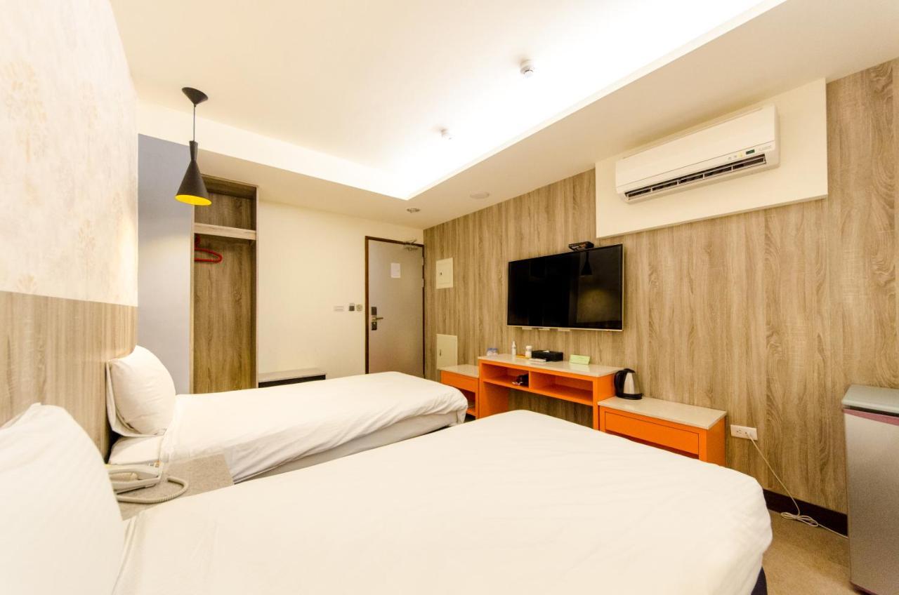 P&E Hotel Тайнань Экстерьер фото