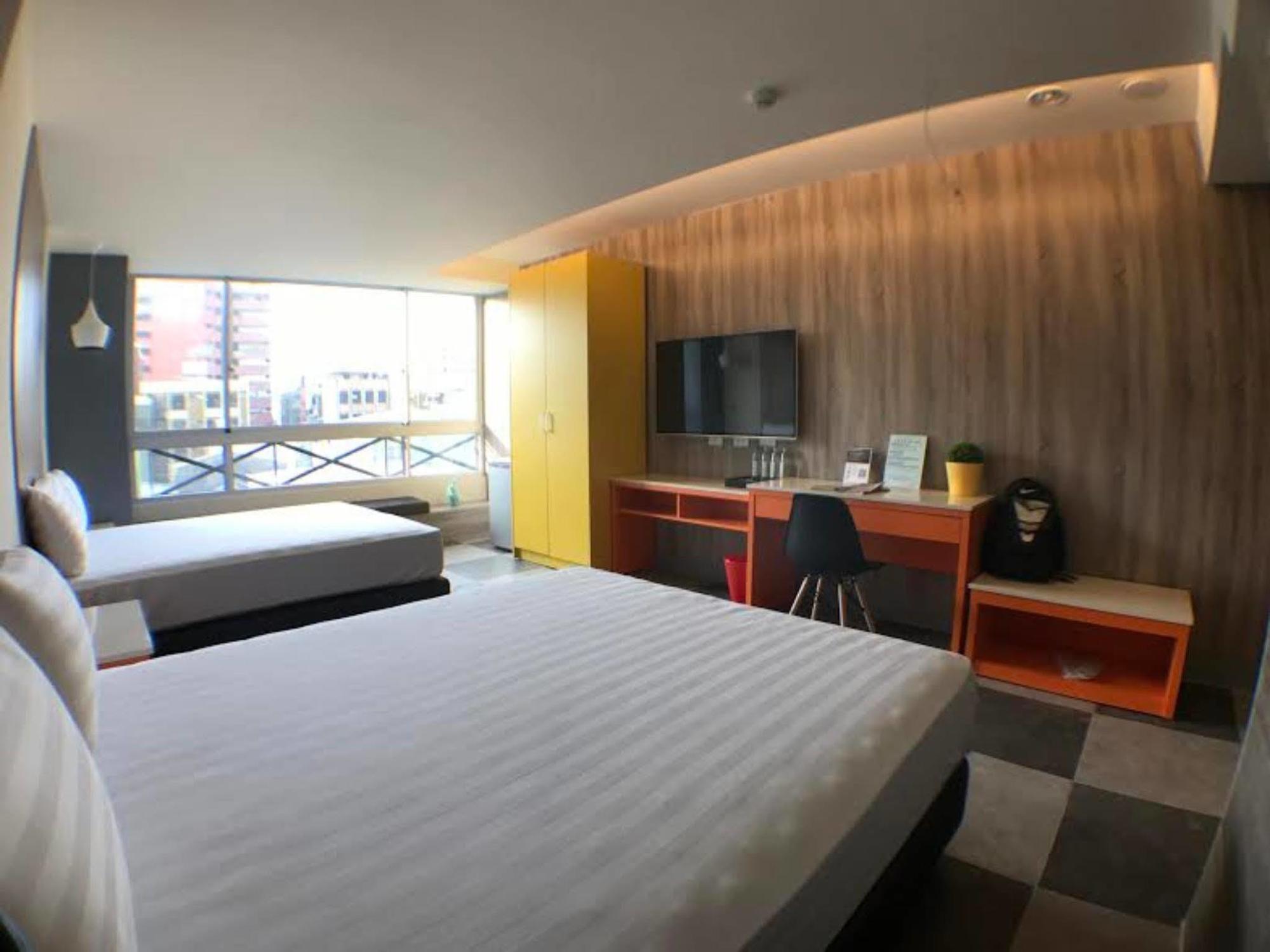 P&E Hotel Тайнань Экстерьер фото