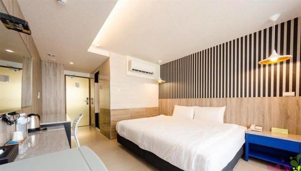 P&E Hotel Тайнань Экстерьер фото