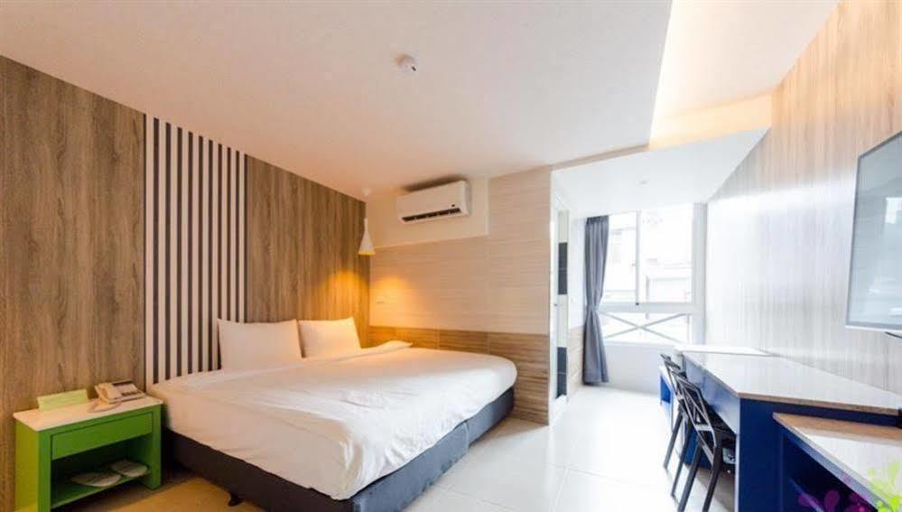 P&E Hotel Тайнань Экстерьер фото