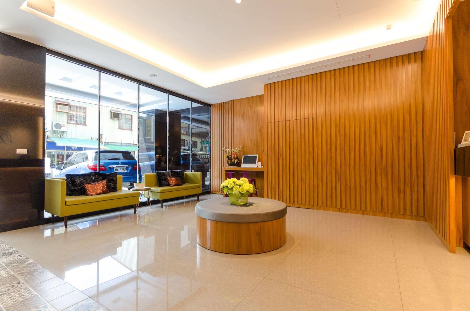 P&E Hotel Тайнань Экстерьер фото